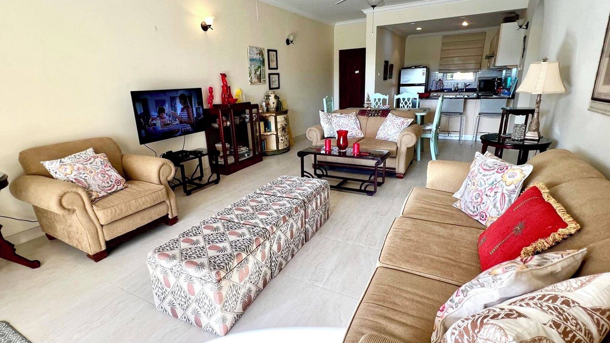 Callendar Condo | Nestled on the prestigious Barbados Golf Course, this charming two-bedroom called “Island Time”
