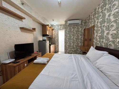 Jatinegara Apartment | Netflix and Chill studio at Bassura City