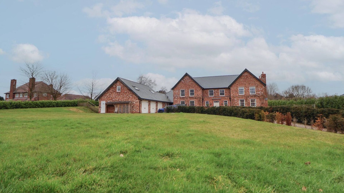 Cheshire West and Chester Cottage | Nettleford Inhale