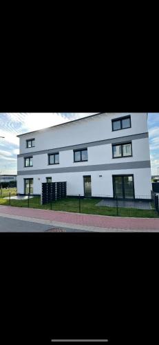 Oberasbach House | Neu-gebautes-komplettes-Reihenhaus