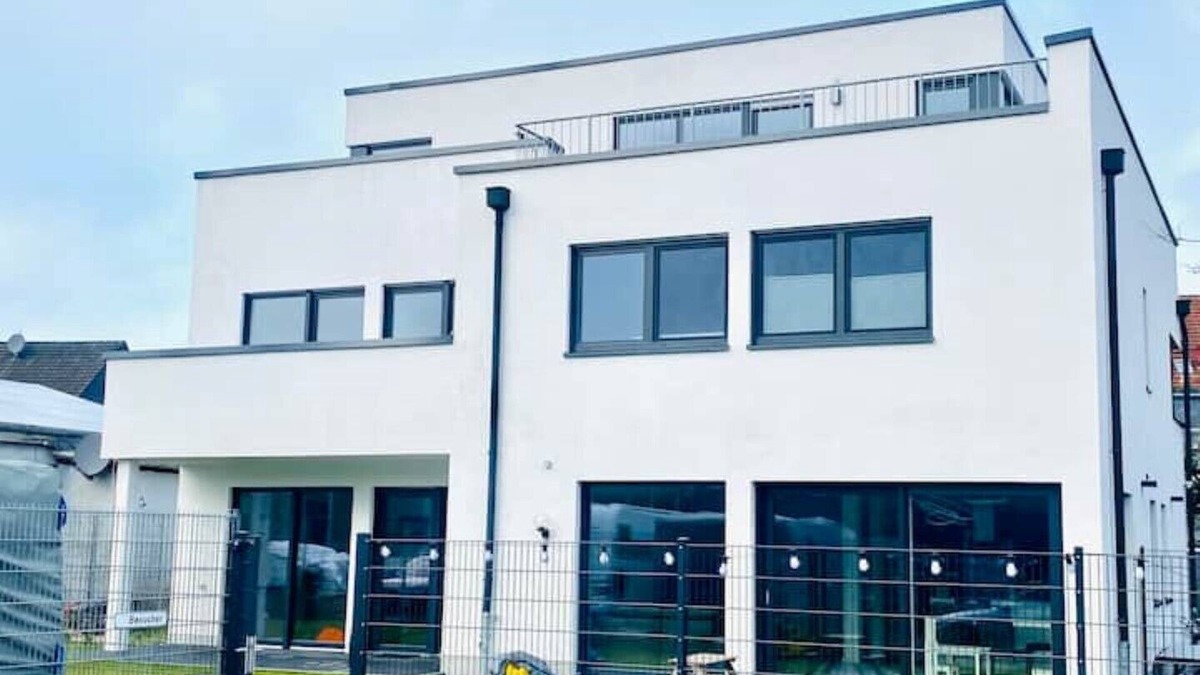 Remscheid House | Neue Doppelhaushälfte mit Terrasse, Balkon +garten