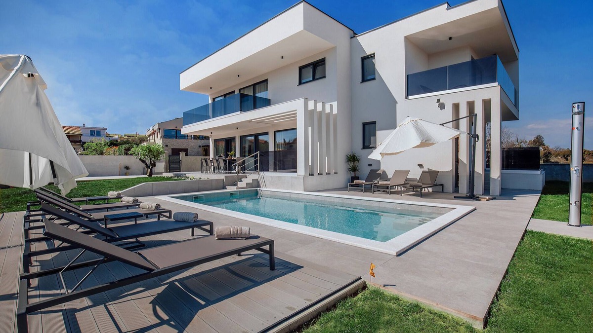 Liznjan Villa | Neue Luxusvilla mit Pool, Sauna, Grossem Garten, in der Nahe Eines Sandstrandes