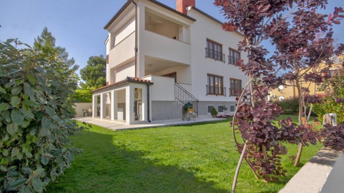 Premantura Villa | Neue Villa in Premantura, 5 Min. zu fuß zum Strand, Luxuriös Fewo 115m2
