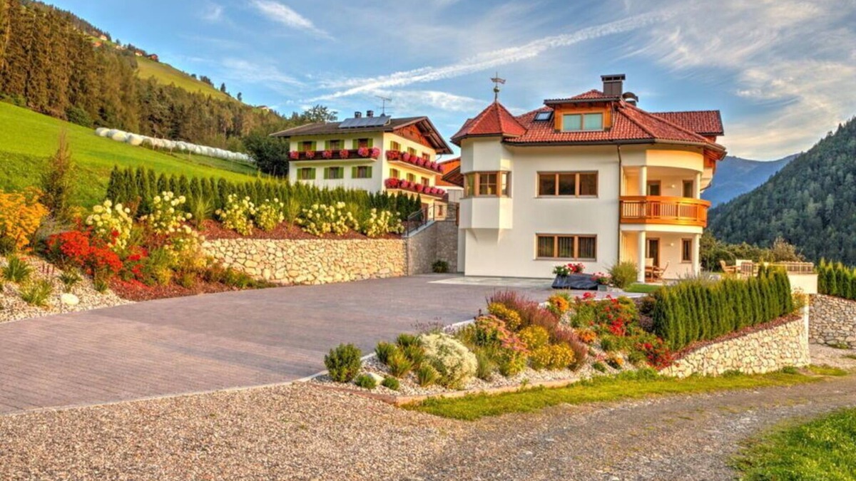 San Lorenzo di Sebato House | Neunerspitze Comfortable holiday residence