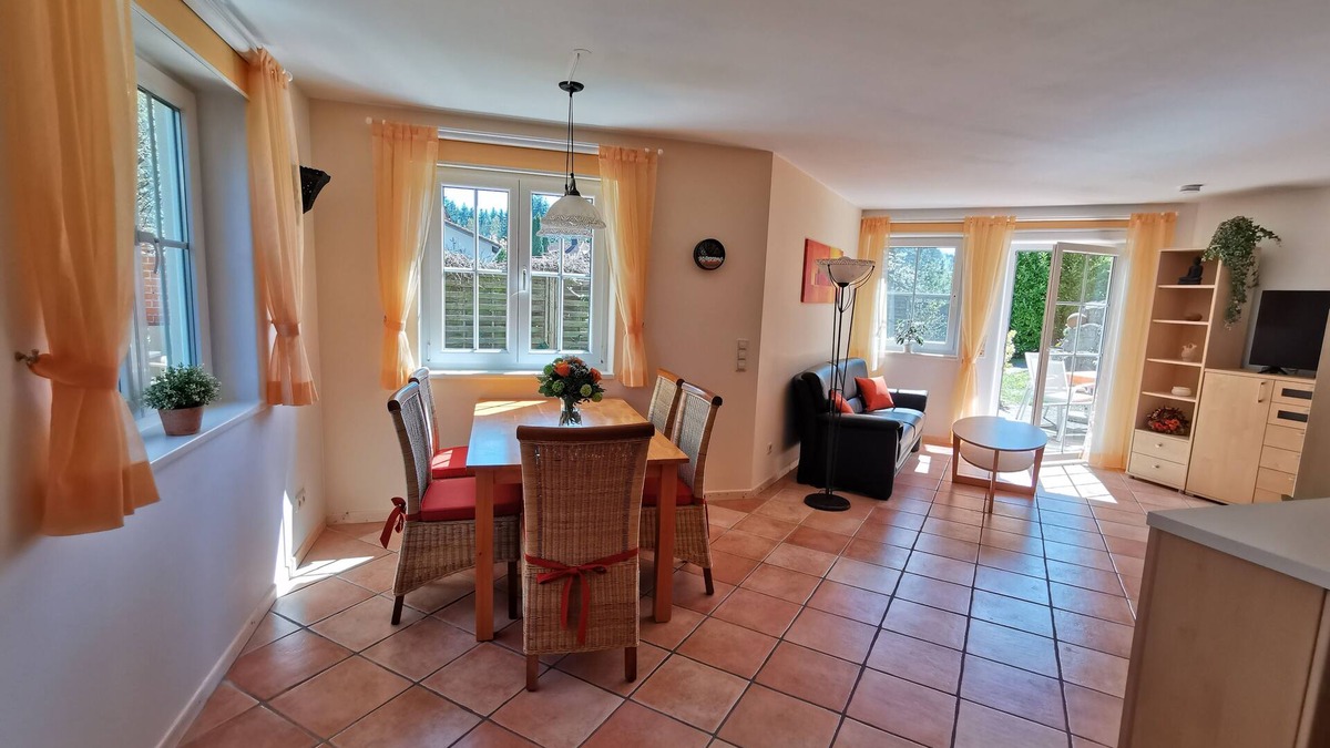 Daisendorf Apartment | Neuwertige Ferienwohnung mit Terasse in Daisendorf bei Meersburg