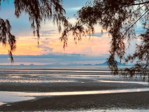 Ko Lanta Hotel | Neverland Beach Village Bungalows