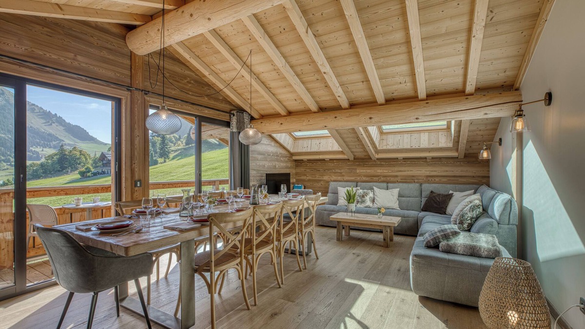 La Clusaz Apartment | New 10-person apartment in a chalet at the foot of the slopes