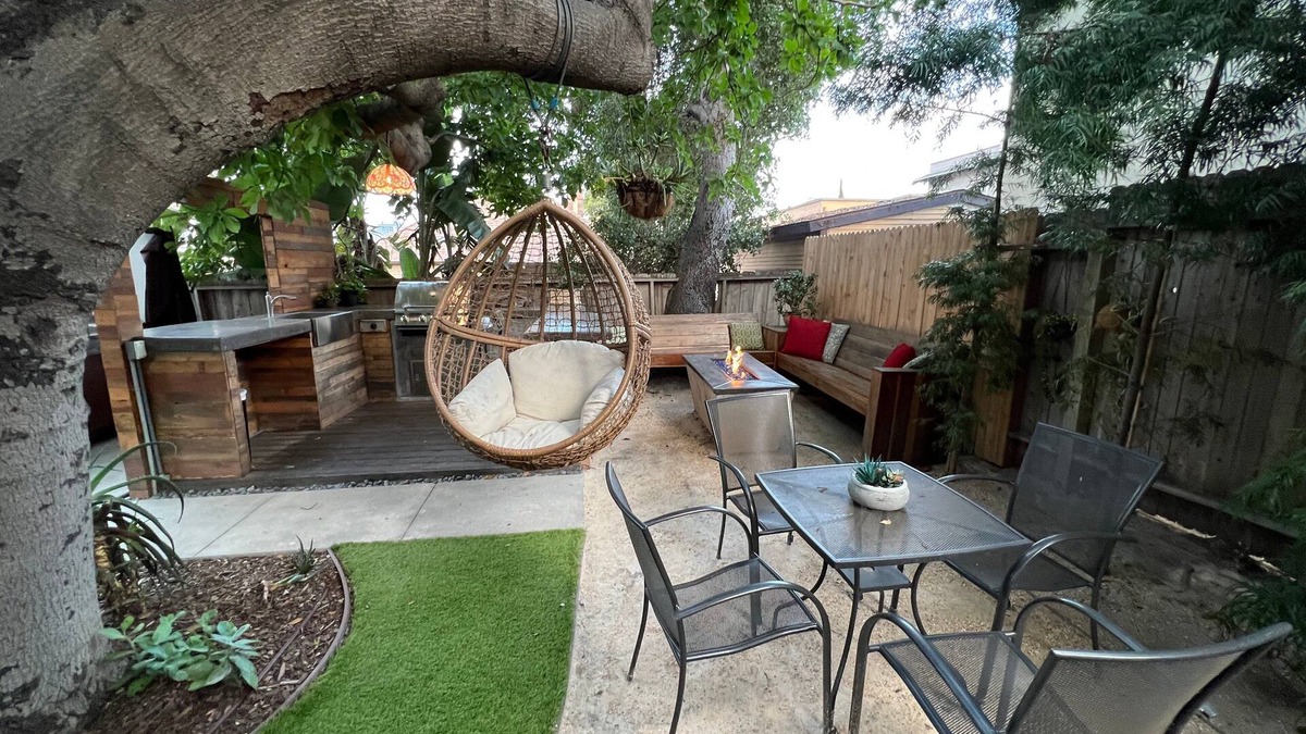 Golden Hill House | New 1Bd Steps to Broadway! Near Downtown, Zoo, Coronado, Jacuzzi & BBQ Area with Fire Pit!
