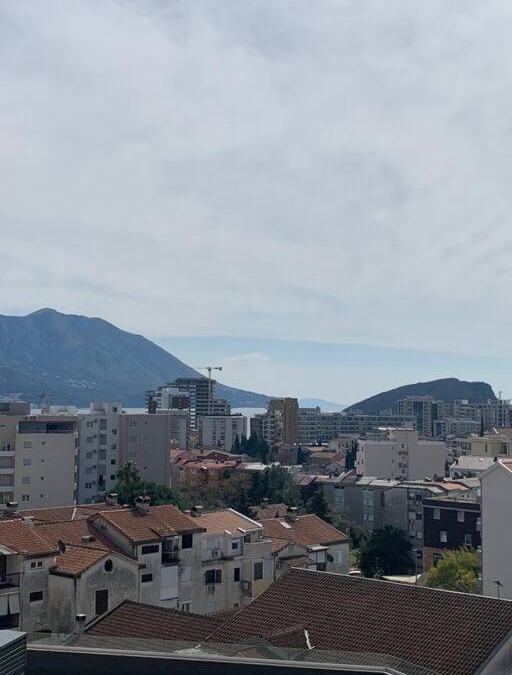 Bijeli do Apartment | New 1BDR flat w partial sea view