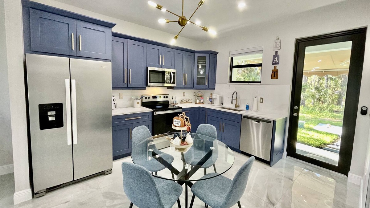 Rural Estates House | NEW! 2/1 Duplex - Hot Tub -30 min from the beach! for 8 PPL