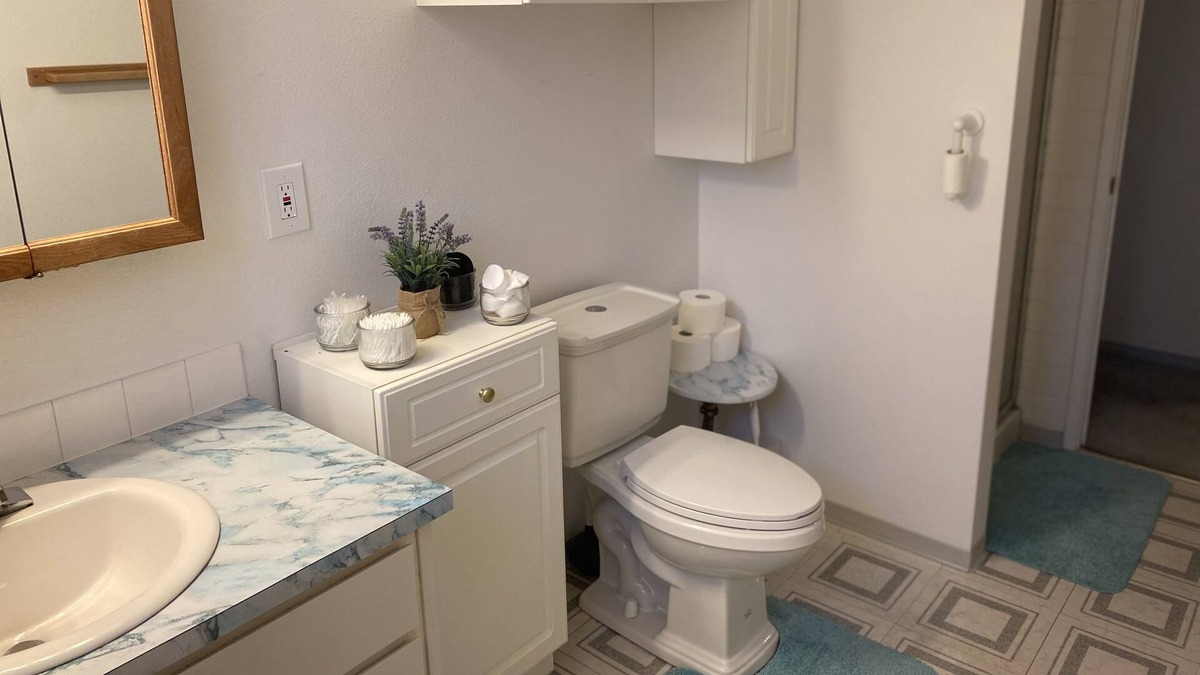 Spokane House | New 2 Bed 1 Bath, Comfortable & Convenient !