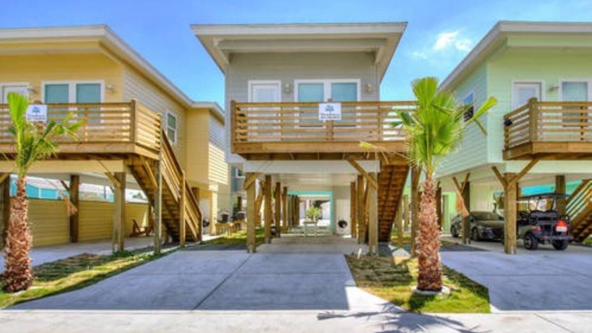 Port Aransas House | New 2 Bedroom Bungalow. Your Next Cozy Getaway!