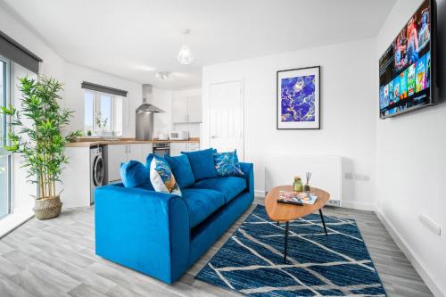 Cradley Heath Apartment | New 2 Bedroom Deluxe Apartment - Parking - Wifi & Netflix - Top Rated - 50C
