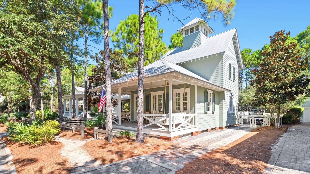 Watercolor House | NEW 2 Blocks to Camp WaterColor with LSV, Bikes, and more!