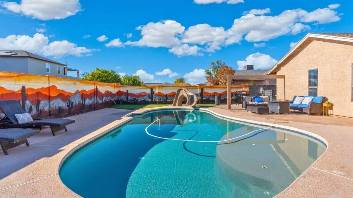 Westgreen Estates House | *NEW* 2 Homes in 1! Casita, Heated Pool, Fire Pit!