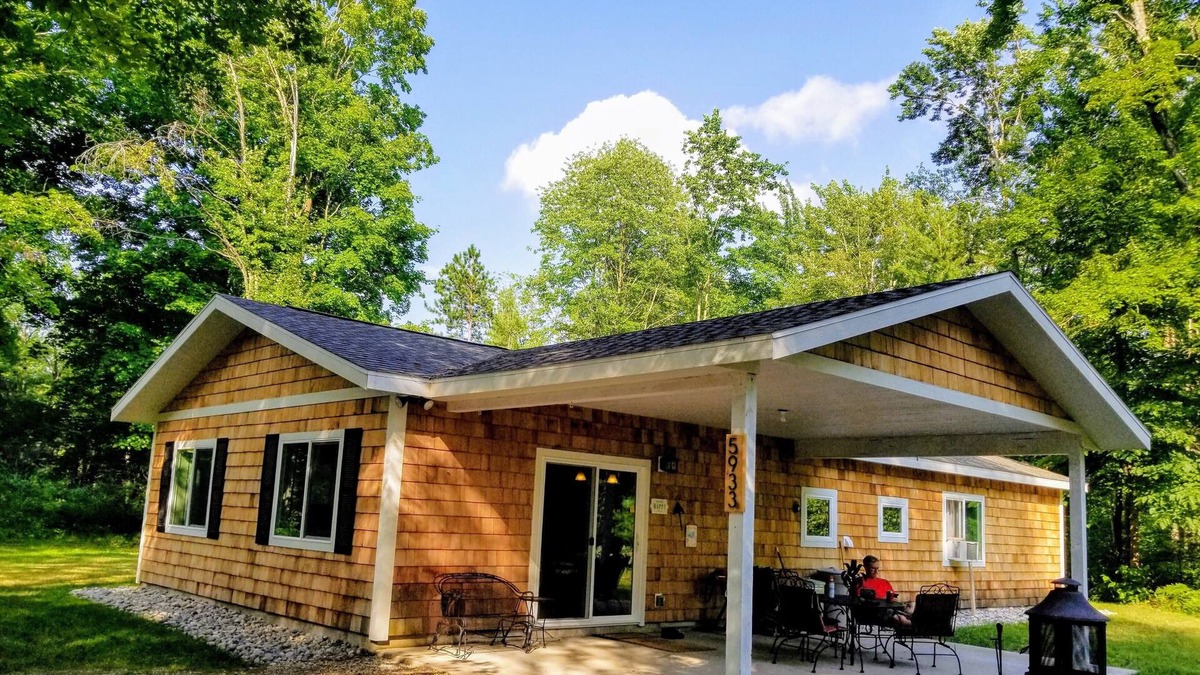 Rapid City House | NEW 2017 cottage on private, secluded 10 wooded acres 2 mi. from TORCH LAKE