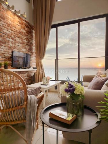Downtown George Town Apartment | NEW 2BR Sunrise Gurney with Stunning Seaview 无敌日出海景房