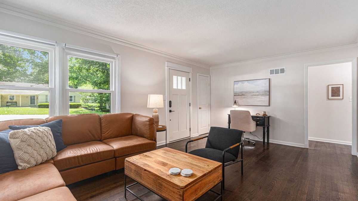 Prairie Village House | NEW 3 bed 2 bath - Dog friendly