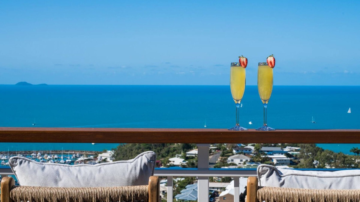 Airlie Beach House | New 3 bed 3.5 bath home in Airlie Beach with breath taking Whitsunday Views
