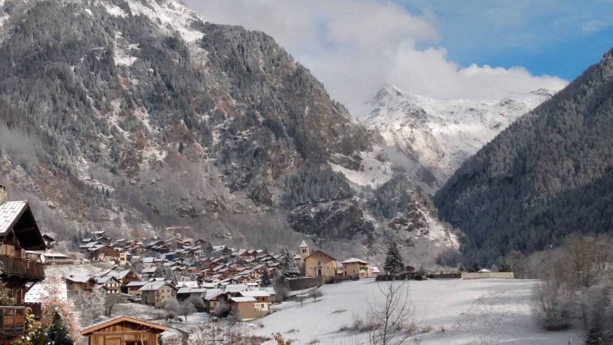Champagny-en-Vanoise Apartment | New 3 bed apartment, large terrace, superb views, pool, sauna and gym.