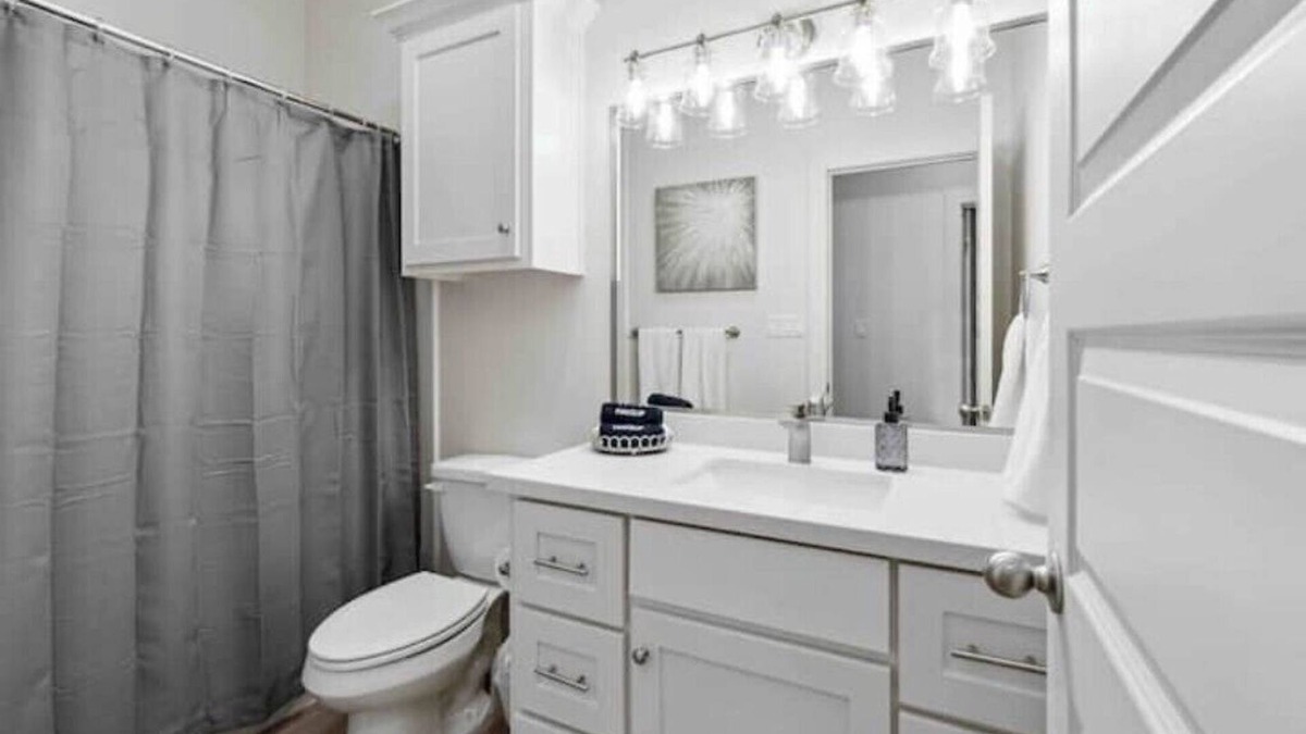 Harlingen House | New 3 bedroom, 2 bath, 4 Beds, 2 car garage with all new furnishings!
