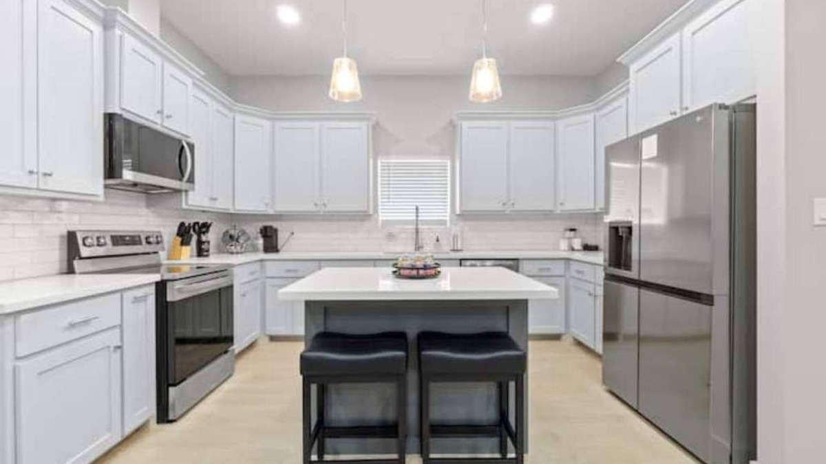 Harlingen House | New 3 bedroom, 2 bath, 5 beds, 2 car garage Home!