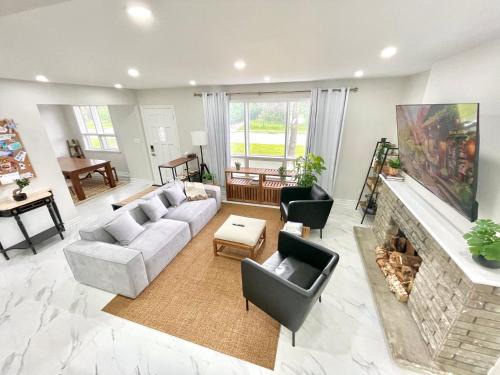 Richmond Hill Apartment | New 3 Bedroom Bungalow Ground Floor with BBQ Patio