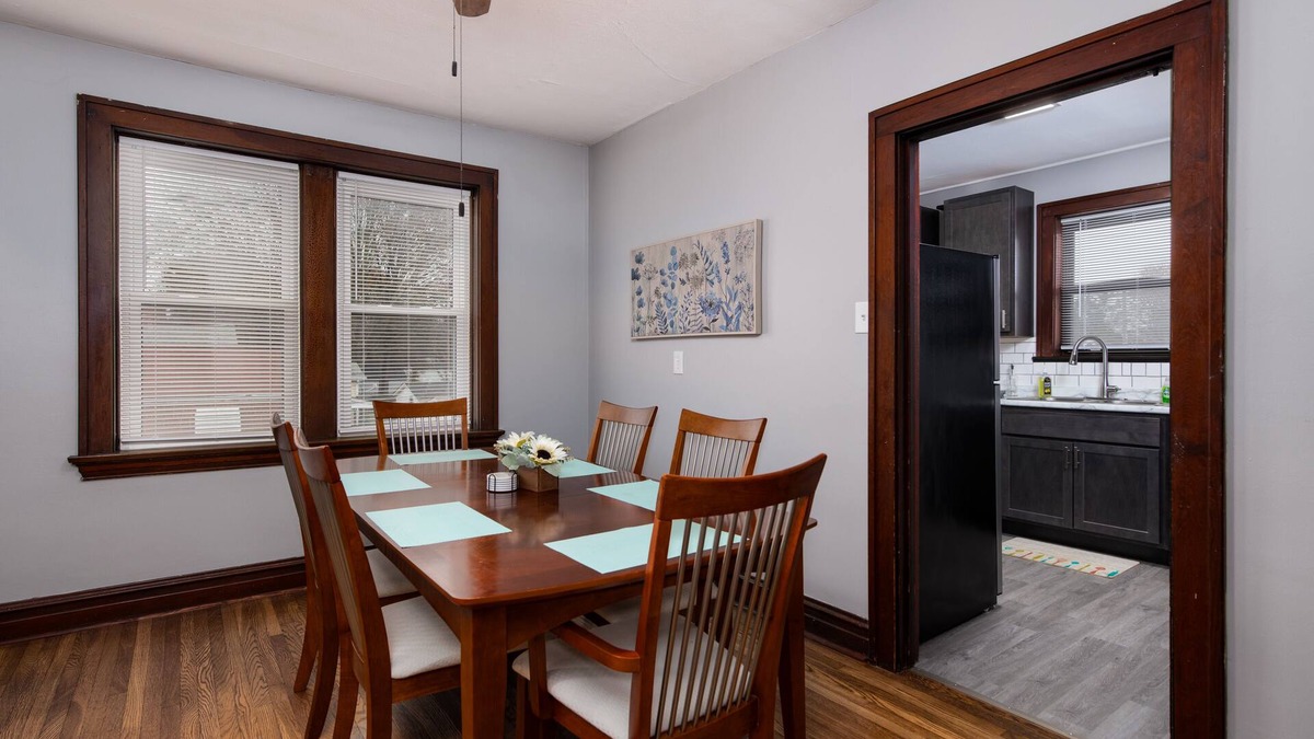 St. Louis Apartment | New 3 Bedroom City Escape