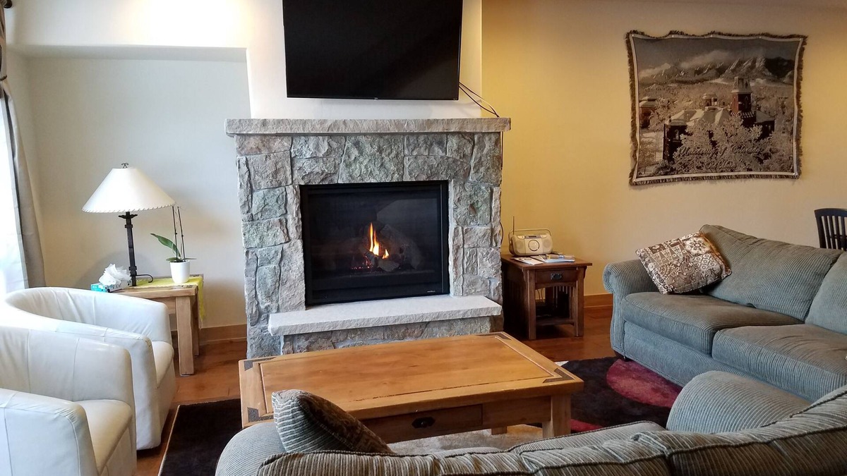 Keystone House | New 3BR/3BA & Loft, Private Hot Tub, Heated Pool, Views, Walk/Bus to River Run