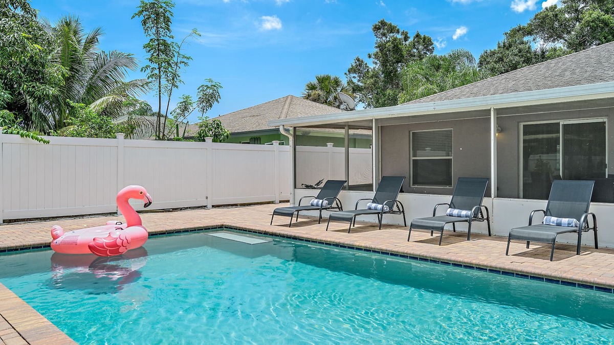 Jupiter House | *NEW 4/2 pool home, private backyard, close to everything.