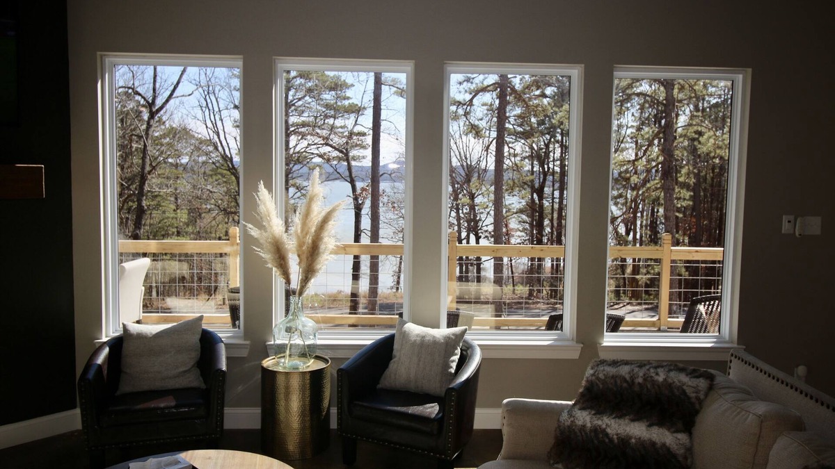 Fairfield Bay Cabin | New 4 Bdrm Cabin w/Lakeview, Sleeps 12 comfortably, 1/2 Mile to the Marina!