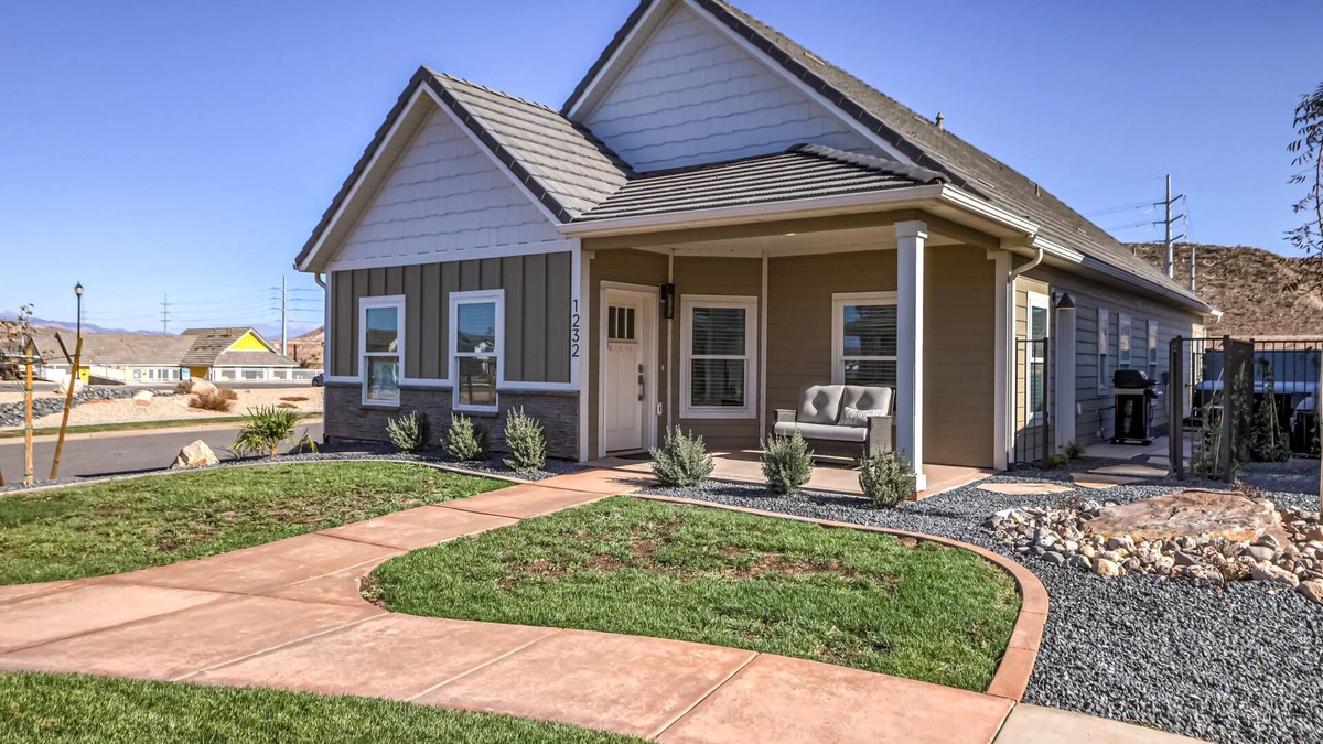 St. George House | New | 4 Bed | lazy river | pool | minigolf | BI