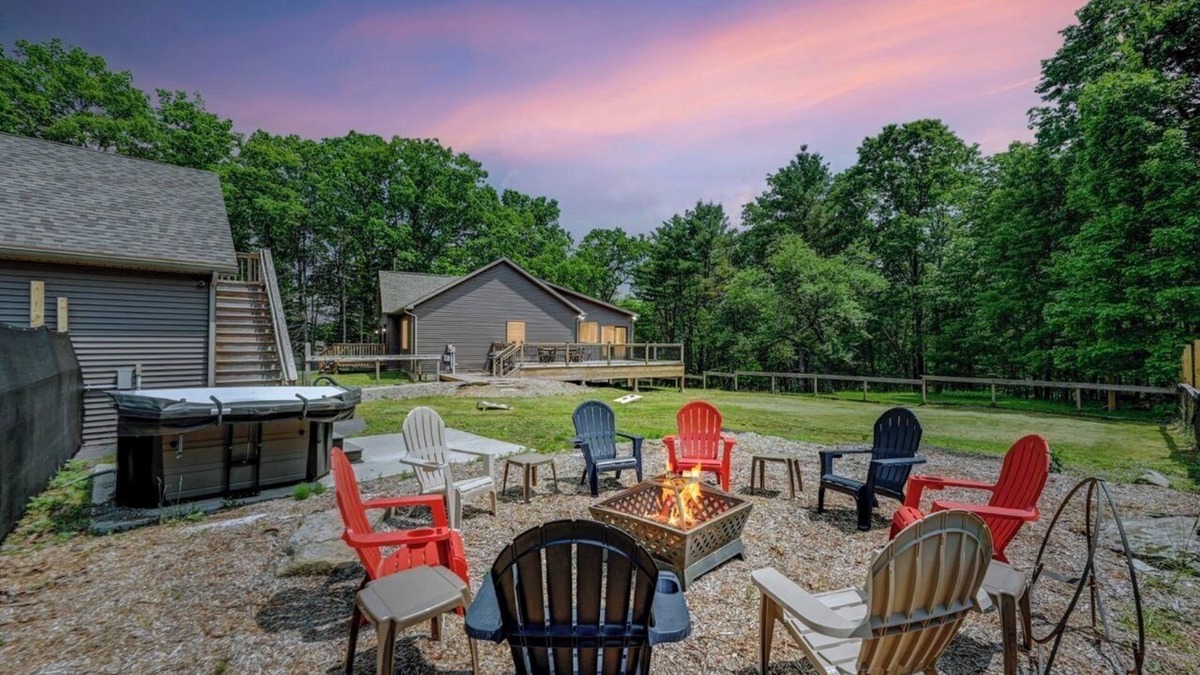 Rowland House | NEW 4-bedroom home, private, hot tub, fenced yard, pet friendly