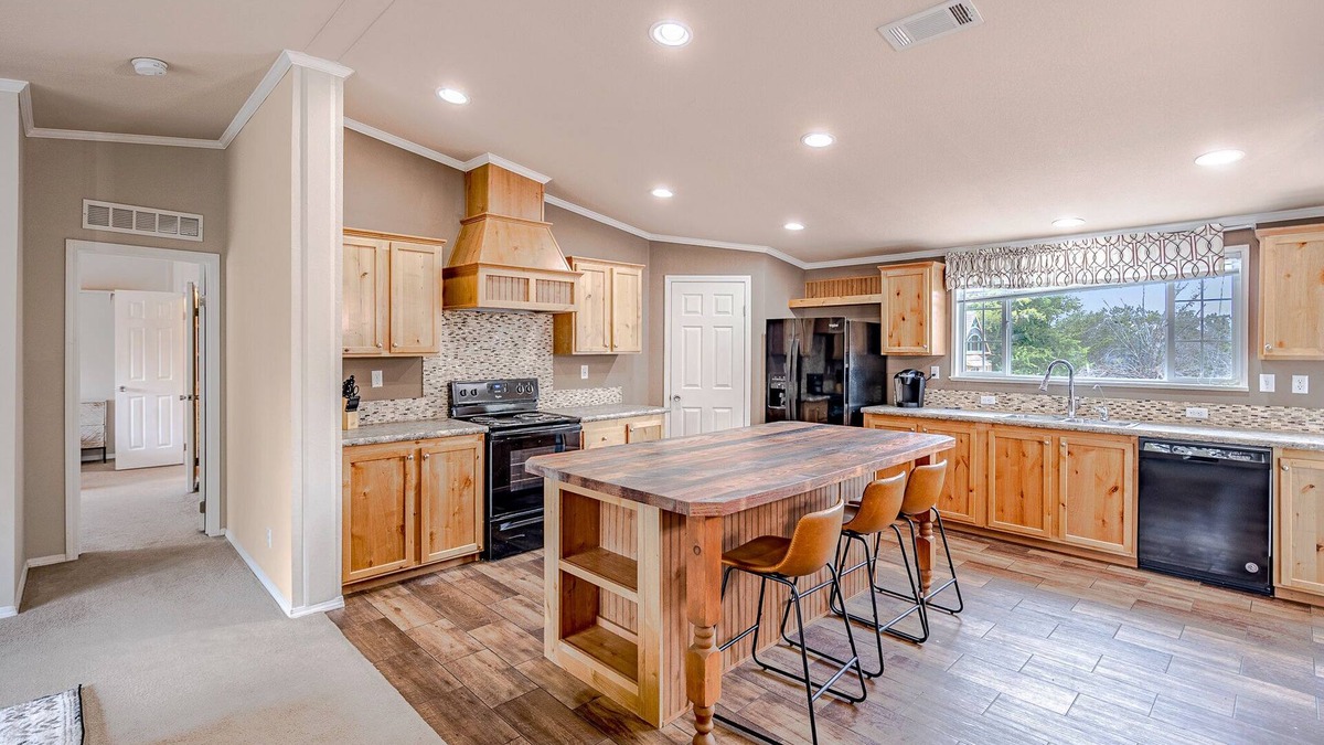 Leander House | NEW! 4 Bedroom Home with Huge Yard - Dog Friendly