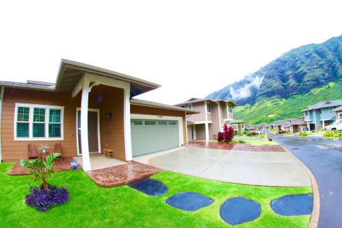 Makaha Valley House | New 4 Bedroom Home with Ocean and Gorgeous Mountain Views in the gated community of Mauna Olu