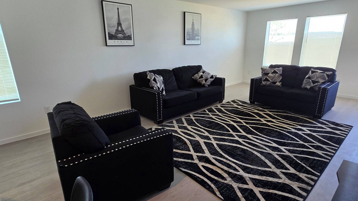 San Antonio House | New 4-bedroom house. Located just outside 1604. West side of San Antonio