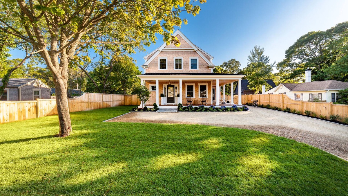 Edgartown House | New 4-bedroom House with Swimming Pool–Just a 10-minute Walk to Town