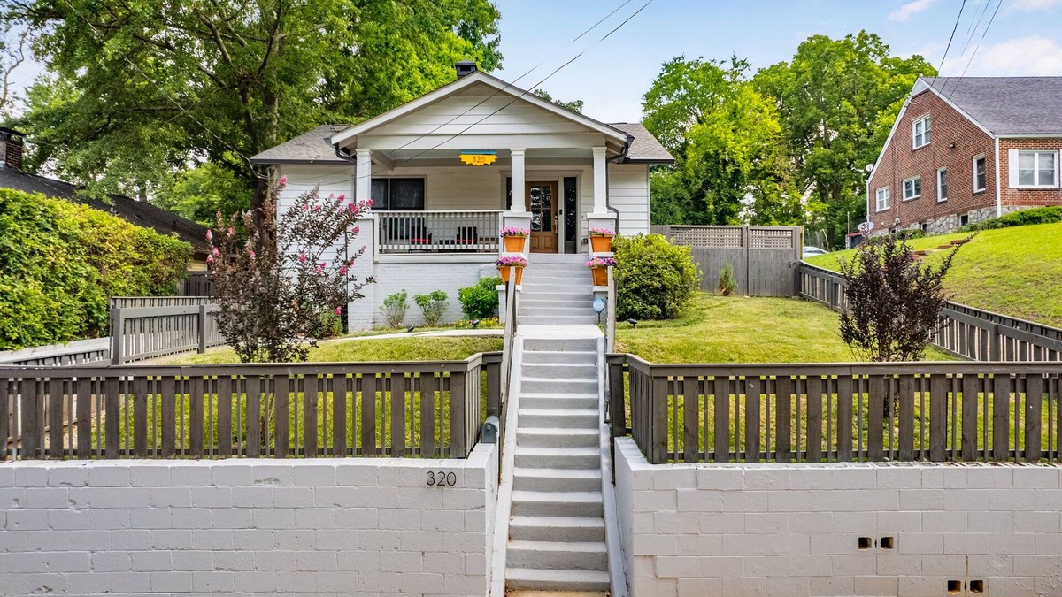 East Side House | New 4 BR Bungalow Close to Everything Atlanta All 5 Star Reviews