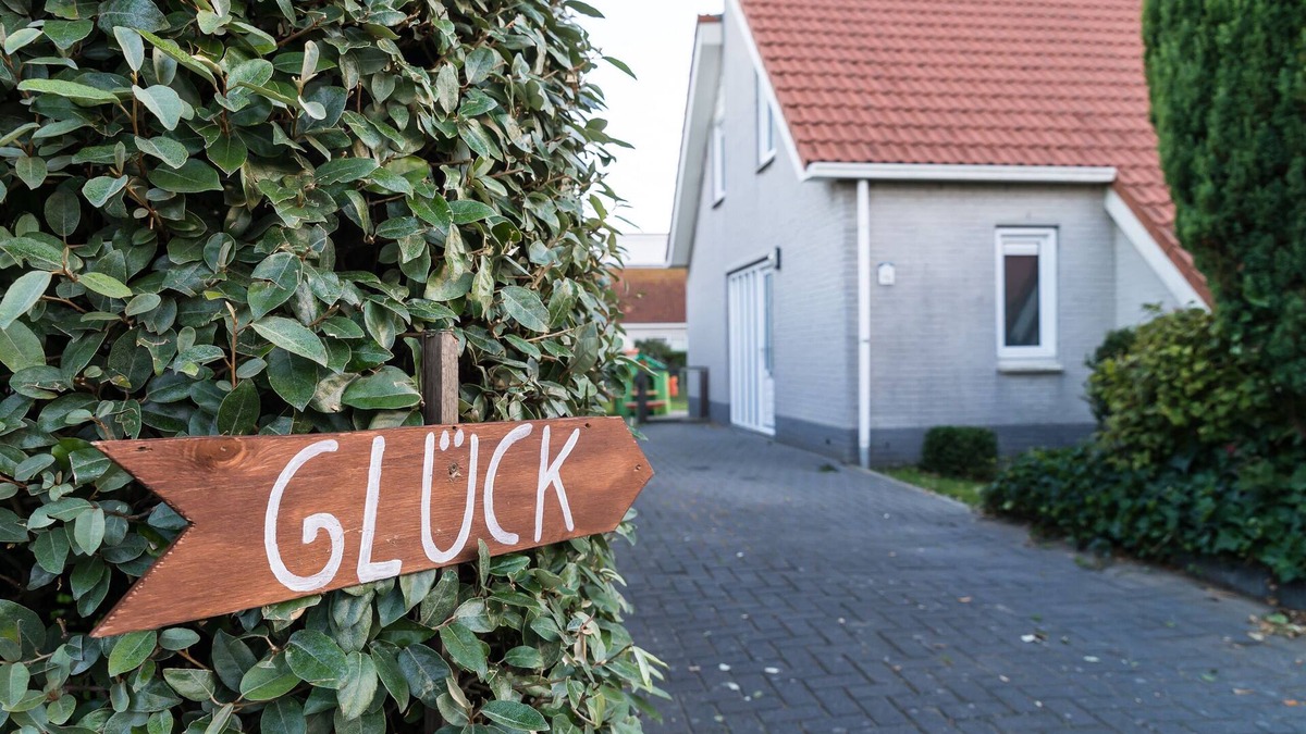 Scharendijke House | NEW: 400m² garden, sauna, Zeeland (Renesse), sea, North Sea dog WiFi