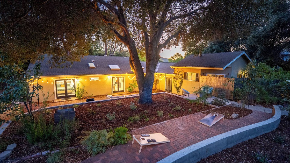 Atascadero House | New 4BR GREAT Location Sleeps 11!