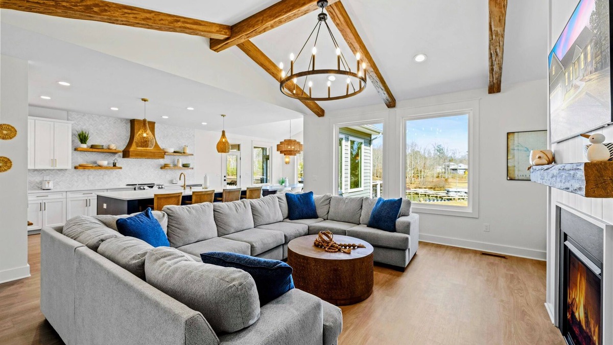 Mineral House | NEW 4BR Lakefront Lake Anna, Fire Pit, Pool, Beach