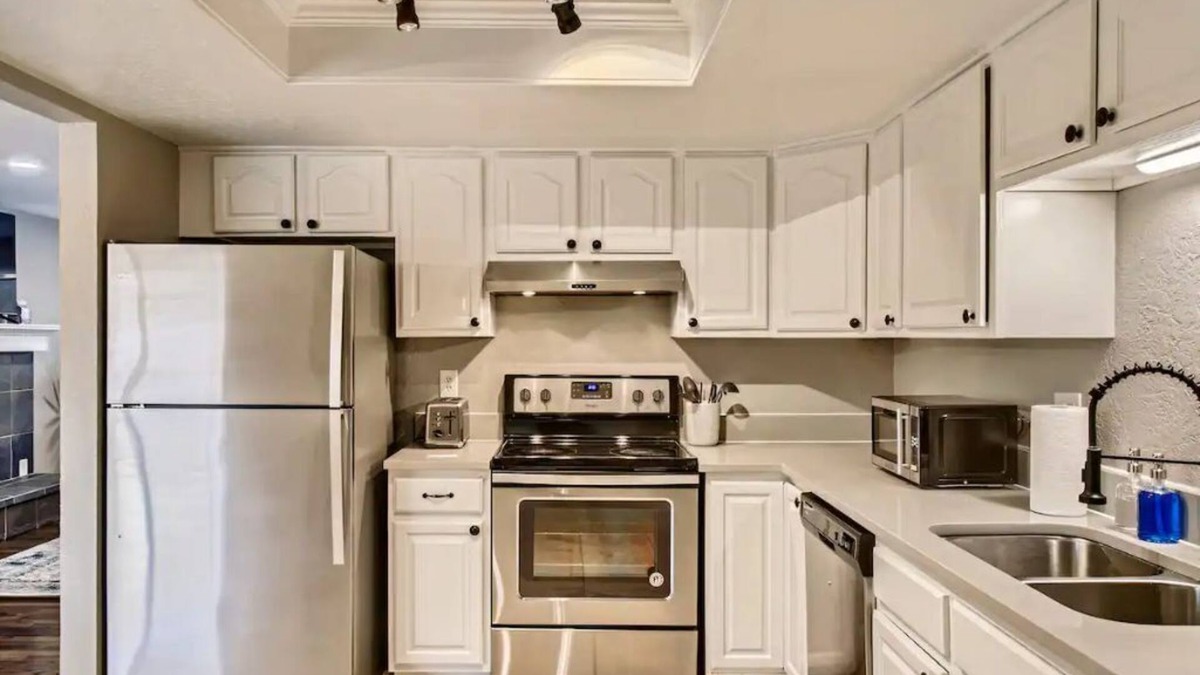 Lamar Heights Area House | New! 4BR Retreat | Ping-Pong | Marvel Kids Rm