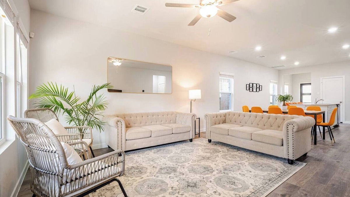 Magnolia House | NEW 4BR Retreat with Game Room + 75” TV Near The Woodlands Trails & Shops