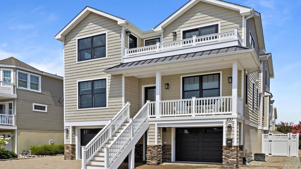 Surf City House | New 5 Bedroom house with Heated Pool