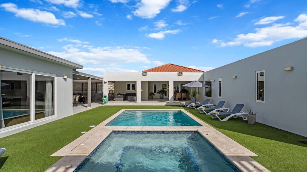 Palm Beach House | NEW 5BR Villa w/Man Cave | PALM BEACH
