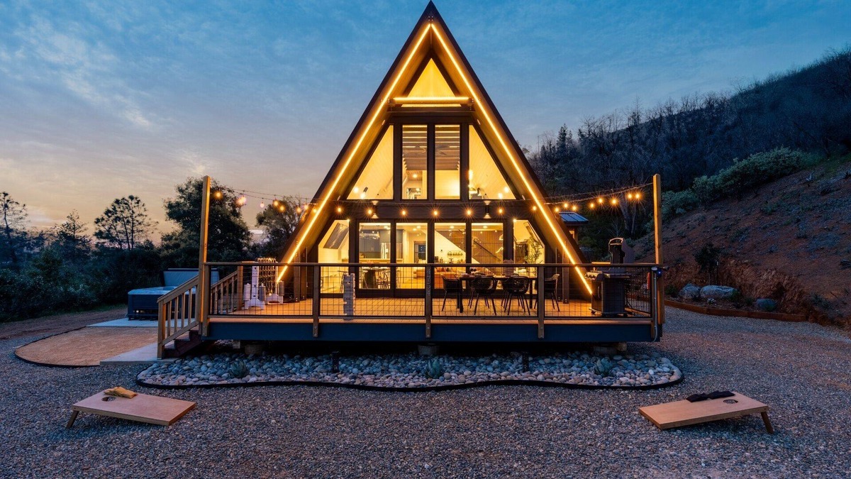 Mariposa Cabin | New! A-Frame with HotTub, Stargazing, EV Charging, Outdoor Games, King Bed