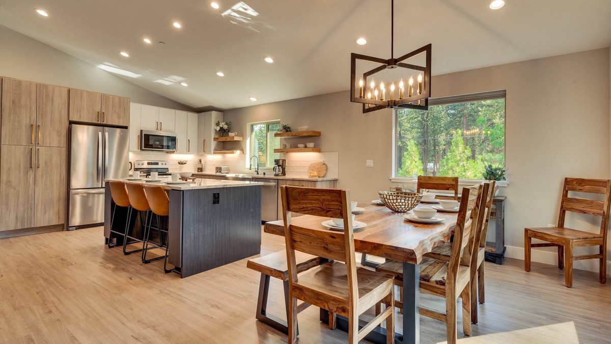 Y Area House | NEW! AC, Hot Tub, Grill, Newly Built, Open Floor Plan, Wifi, 6 of 6 – Emerald Bay Way