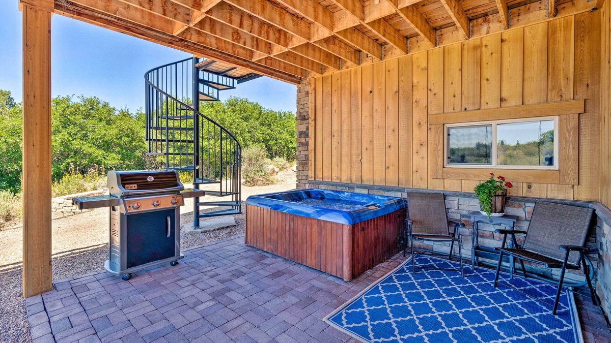 Kamas Apartment | NEW! All-Seasons Kamas Escape: Hot Tub + Mtn View!