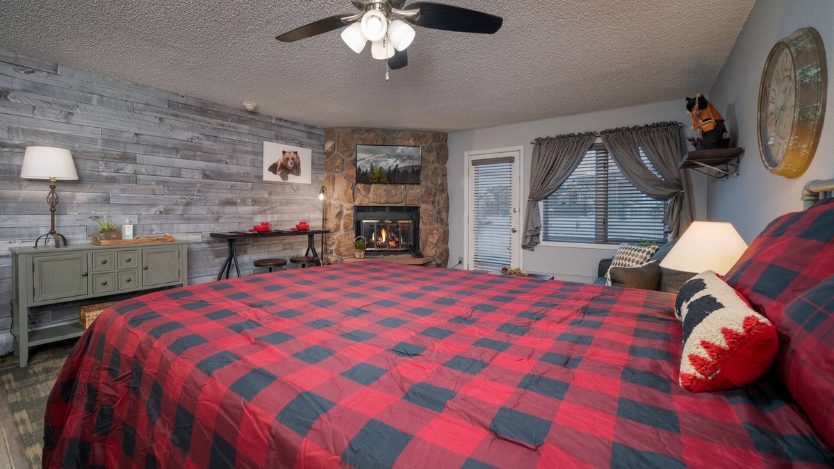 Granby Apartment | New and Cozy!