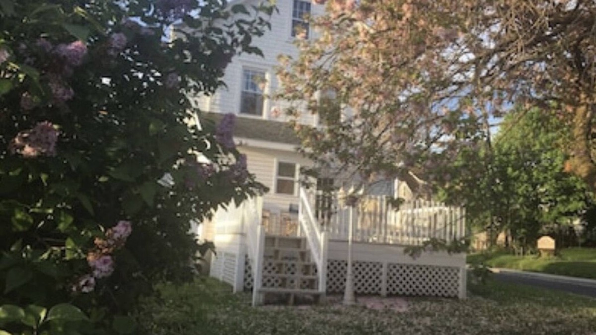 Geneva House | New and Improved Ownership, nFingerLakes, NY,Cozy, Historic,Charmingn